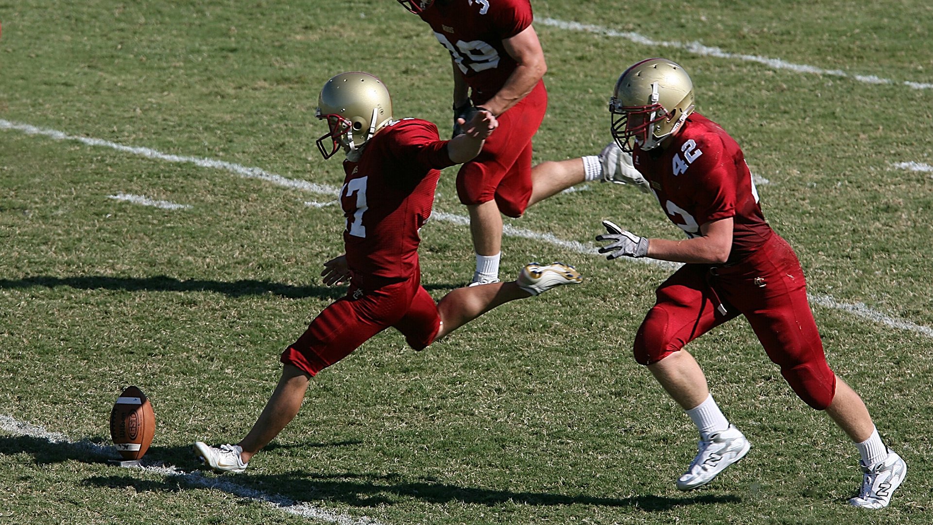开云体育中国-惊天逆袭！欧冠淘汰赛历史性一幕，秘鲁国家队击溃西班牙豪门，足球版图为之震颤